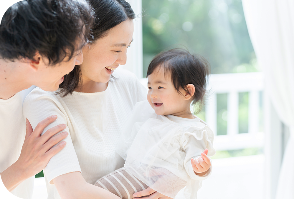 パパとママと笑顔のあかちゃん
